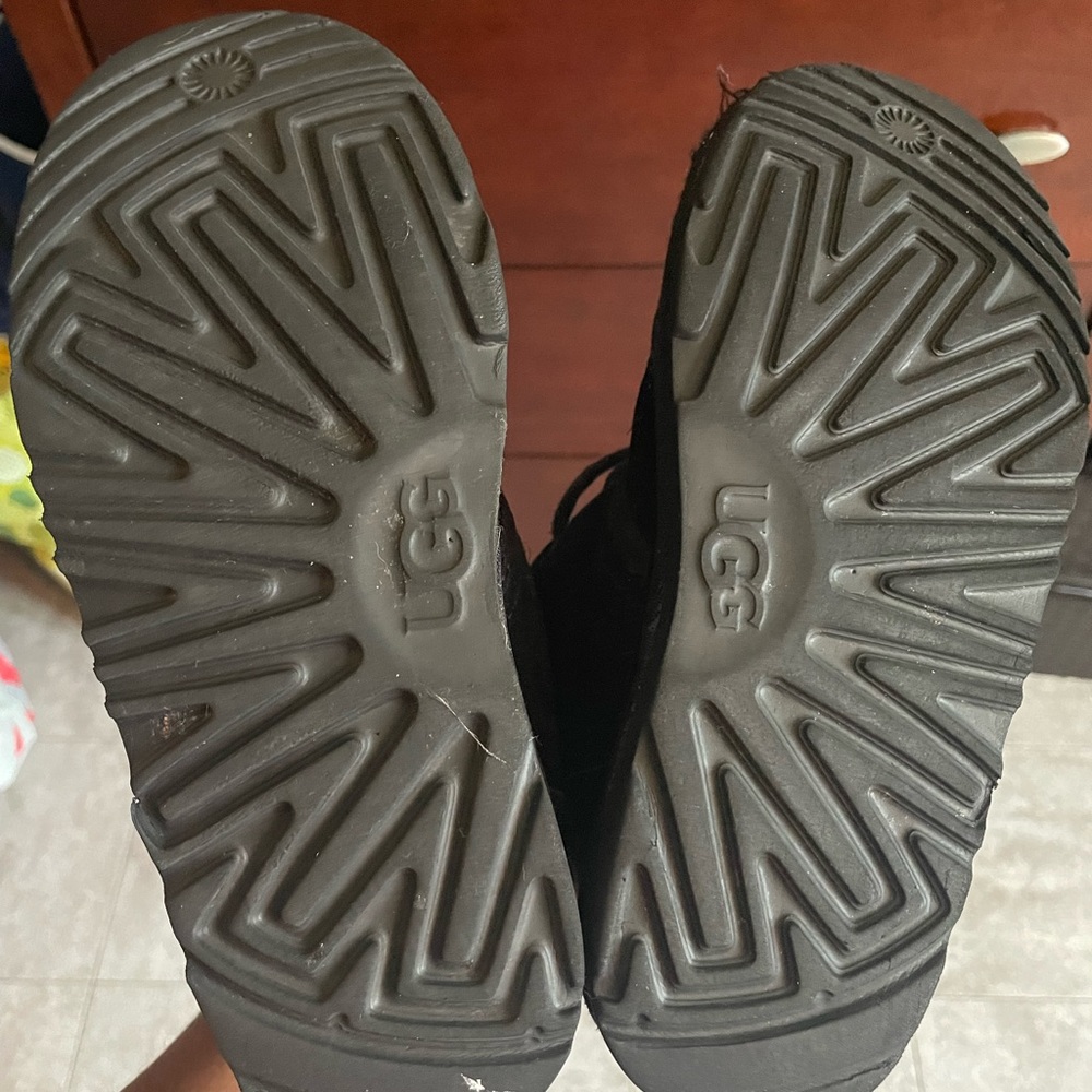 Uggs - Picture 5 of 7